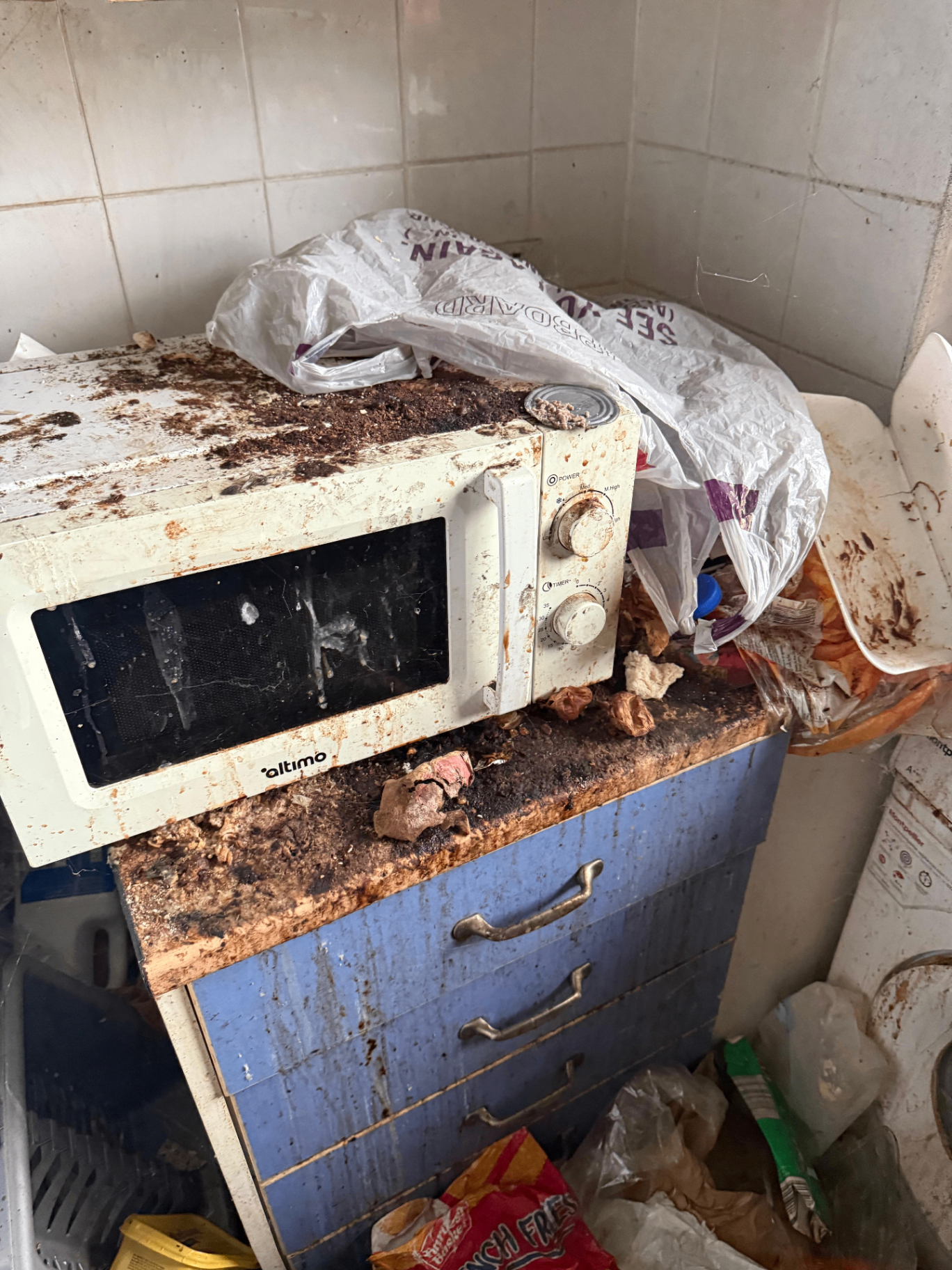 Microwave and kitchen counter heavily soiled before clearance